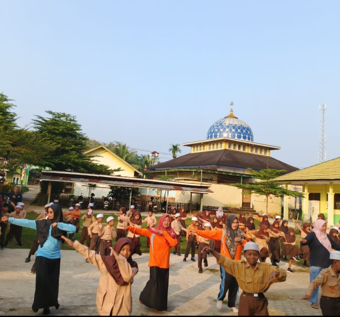 #Senam Pagi Ceria Bersama Siswa didampingi majlis Guru di Madrasah