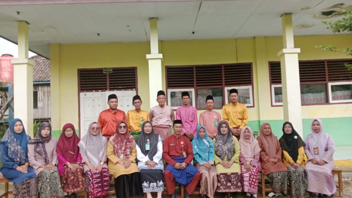 MIN 1 Muaro Jambi Memperingati HUT ke-69 Tahun Provinsi Jambi