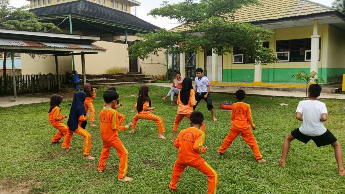 Siapkan Generasi Juara, Siswa MIN 1 Muaro Jambi Latihan Silat Menuju Kompetisi o2sn Tingkat Sd