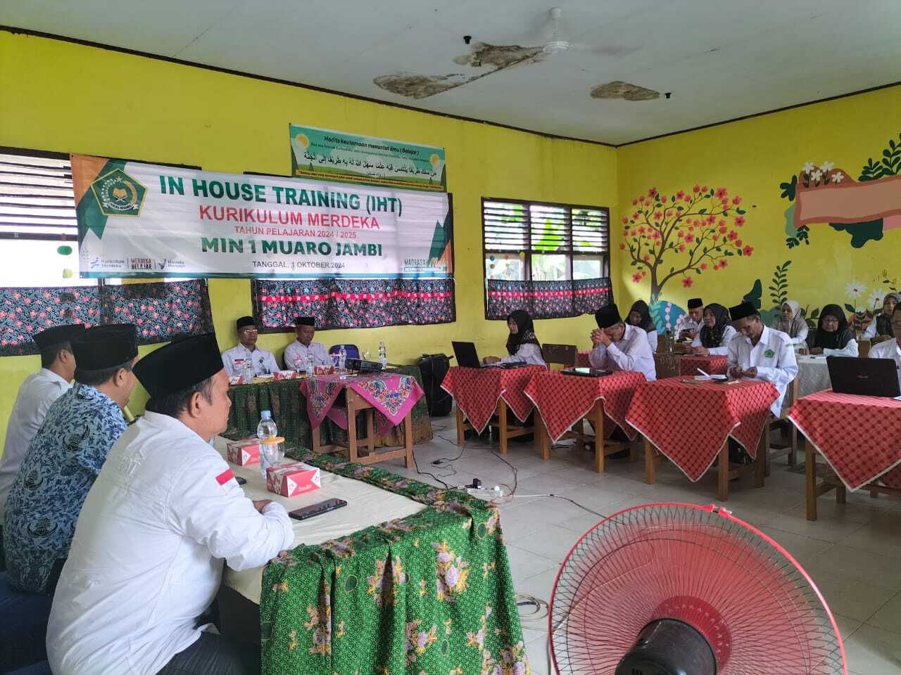 IN HOUSE TRAINING KURIKULUM MERDEKA MIN 1 MUARO JAMBI IN HOUSE TRAINING KURIKULUM MERDEKA MIN 1 MUARO JAMBI