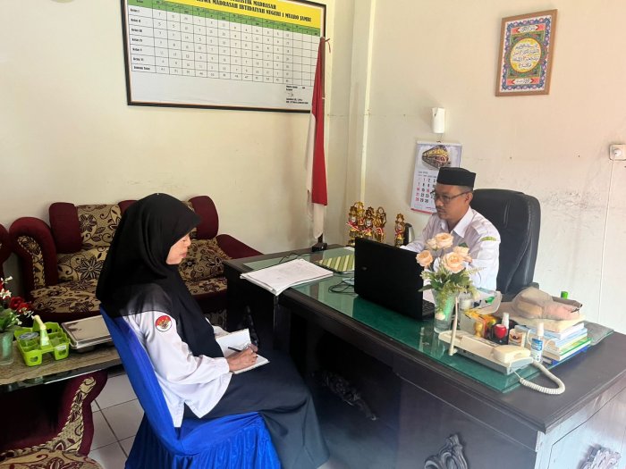 Tingkatkan Mutu Akademik dan Pelayanan, Kepala MIN 1 Muaro Jambi Supervisi Majelis Guru dan Staf