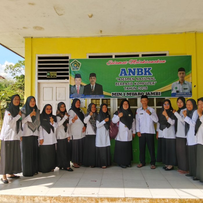 Pengawas Madrasah Ibu Murtianis S.Pd Tinjau Pelaksanaan Ujian ANBK di MIN 1 Muaro Jambi