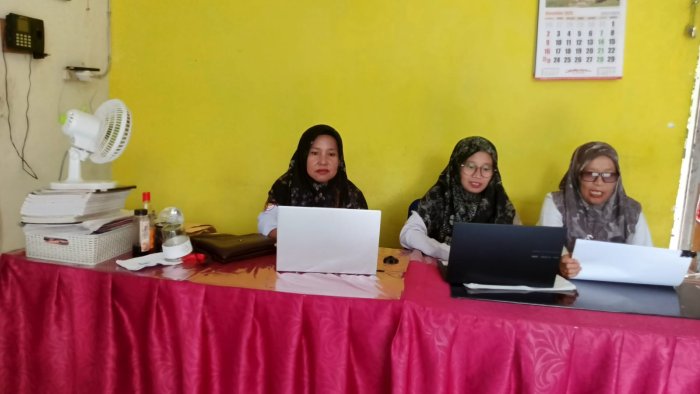 Majlis Guru Mengisi Rdm Nilai Raport Semester Ganjil Siswa Siswi Min 1 Muaro Jambi