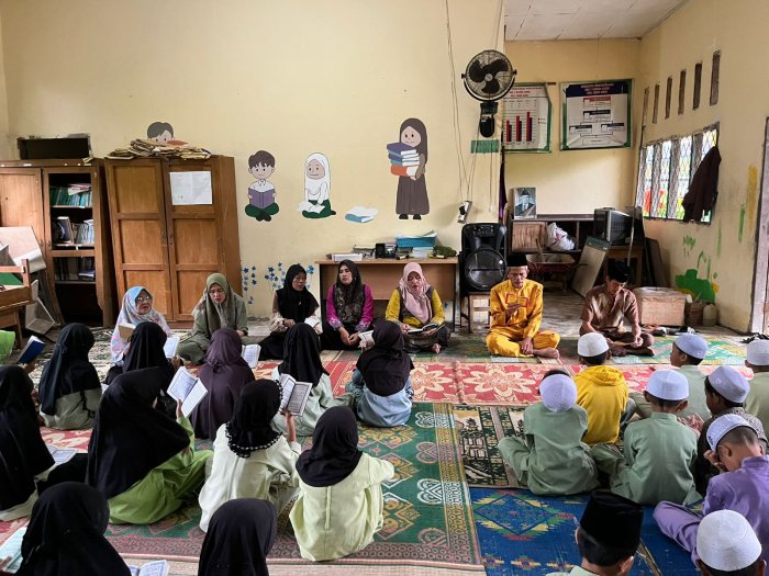 #Jumat Berkah: Siswa-Siswi MIN 1 Muaro Jambi Laksanakan Pembiasaan Baca Surah Yasin Bersama
