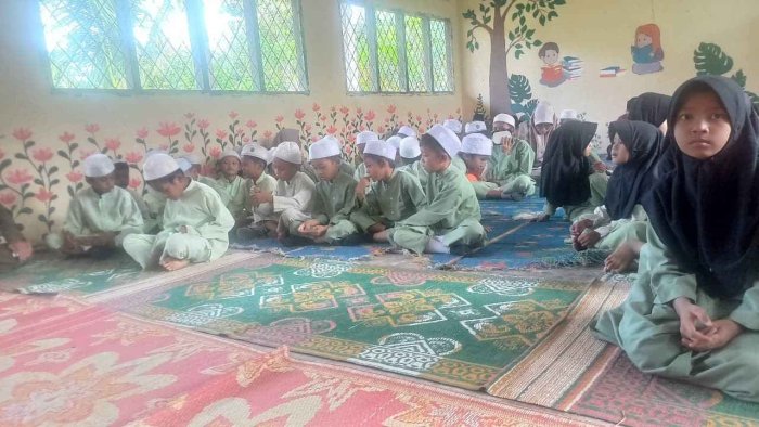 Kegiatan Siswa Siswi MIN 1 Muaro Jambi Baca Surah Yasin Bersama