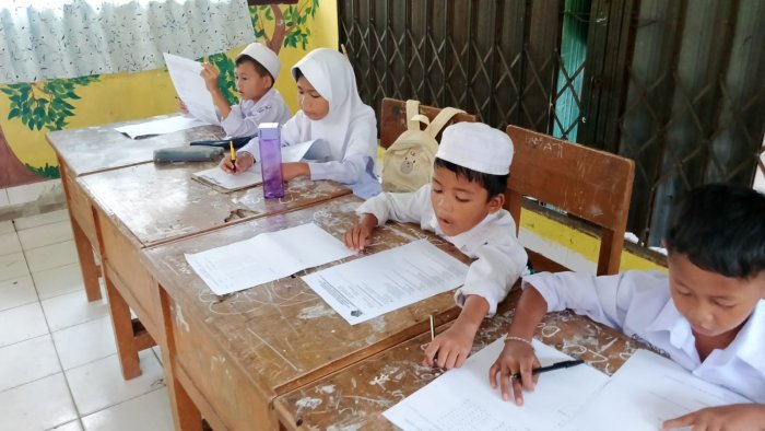 Siswa Siswi MIN 1 Muaro Jambi Ikuti Ujian Semester Ganjil