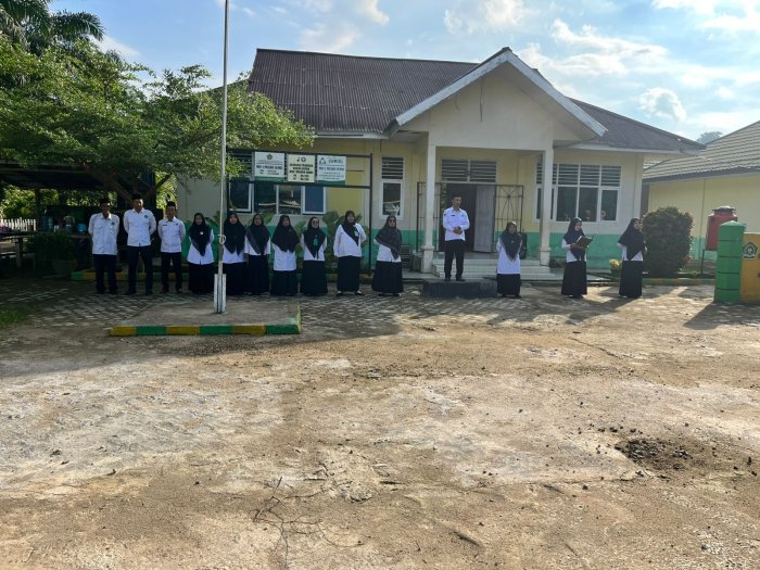 Kepala MIN 1 Muaro Jambi Lukman Edi S.Pd.I Pimpin Apel Pagi, Siswa-siswi dan Staf Mengikuti dengan Khidmat