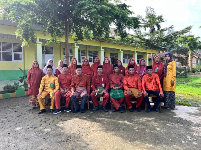 1Peringati HUT Jambi ke-69, Kepala MIN 1 Muaro Jambi Lukman Edi, S.Pd.I Ajak Siswa Teladani Nilai Budaya Melayu