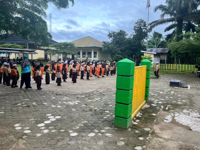 Momen Keakraban dan Edukasi: Apel Pagi 13 Mei 2026 di MIN 1 Muaro Jambi Berjalan Khidmat