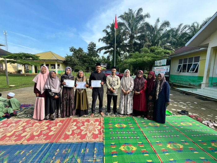 Apresiasi Dedikasi, Kamad MIN 1 Muaro Jambi Serahkan Penghargaan kepada Pendamping Sukses Di AKSIOMA 2026 Apresiasi Dedikasi, Kamad MIN 1 Muaro Jambi Serahkan Penghargaan kepada Pendamping Sukses Di AKSIOMA 2026