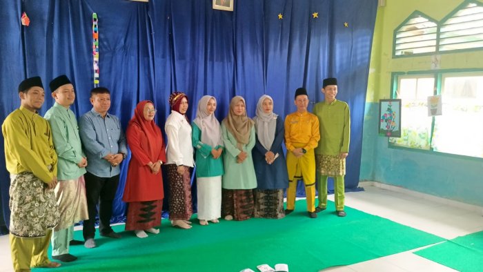 Bapak Ibu Majlis Guru dan Staf Ikuti Lomba Menyanyi Lagu Daerah dan Memasak Tumpeng Memperingati Hari Guru Nasional (HGN)