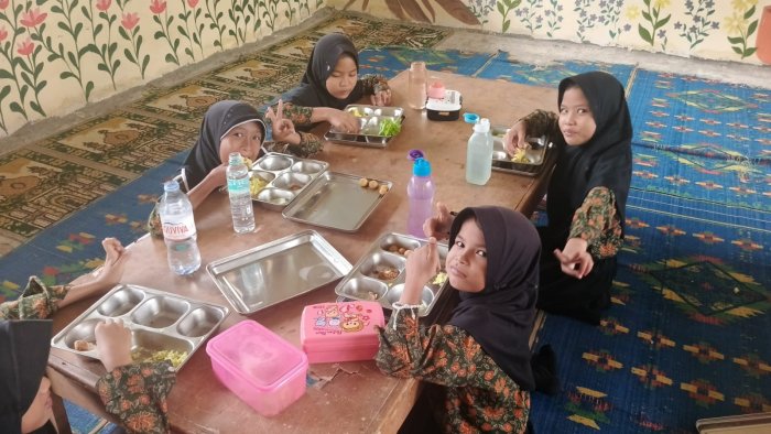 Siswa Siswi Terima Program Makanan Bergizi Gratis Program Dari Pemerintah