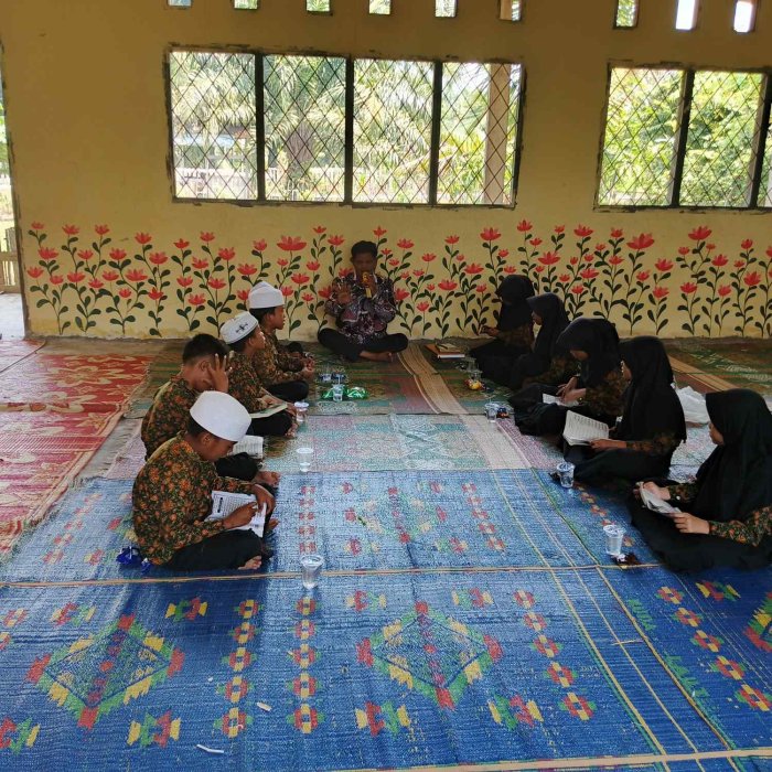 Siswa Antusias Ikuti Kegiatan Mengaji Juz Amma di Madrasah Siswa Antusias Ikuti Kegiatan Mengaji Juz Amma di Madrasah