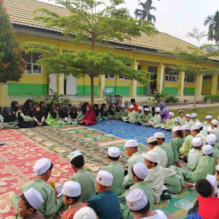 Madrasah Gelar Pembacaan Surah Yasin dan Doa Bersama Madrasah Gelar Pembacaan Surah Yasin dan Doa Bersama