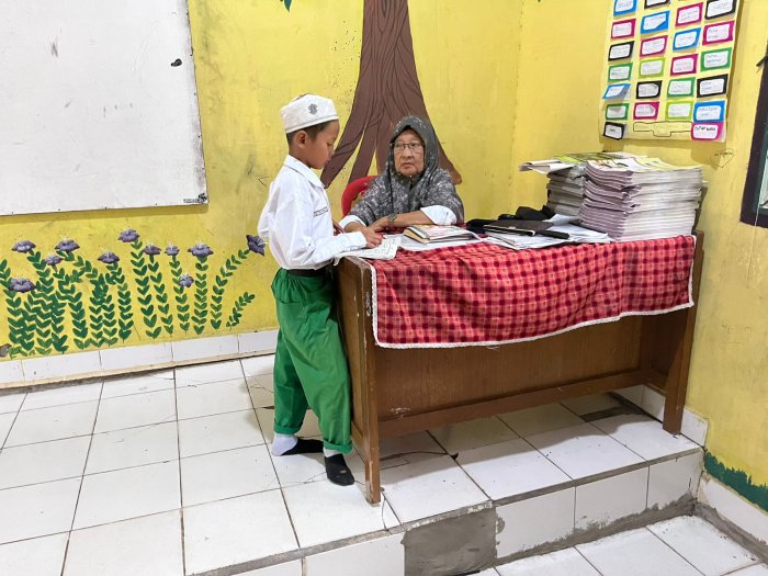 Langkah Awal Menuju Hafiz, Pembiasaan Baca Iqro Jadi Rutinitas Siswa MIN 1 Muaro Jambi
