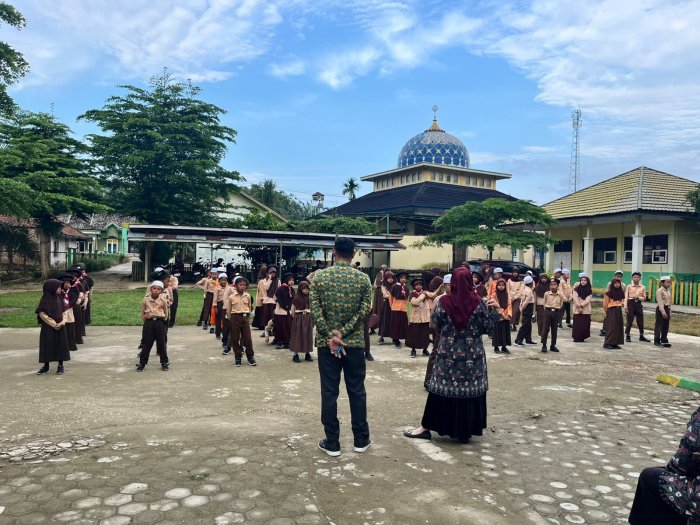 Semaikan Semangat Belajar, Majelis Guru Pimpin Jalannya Apel Pagi