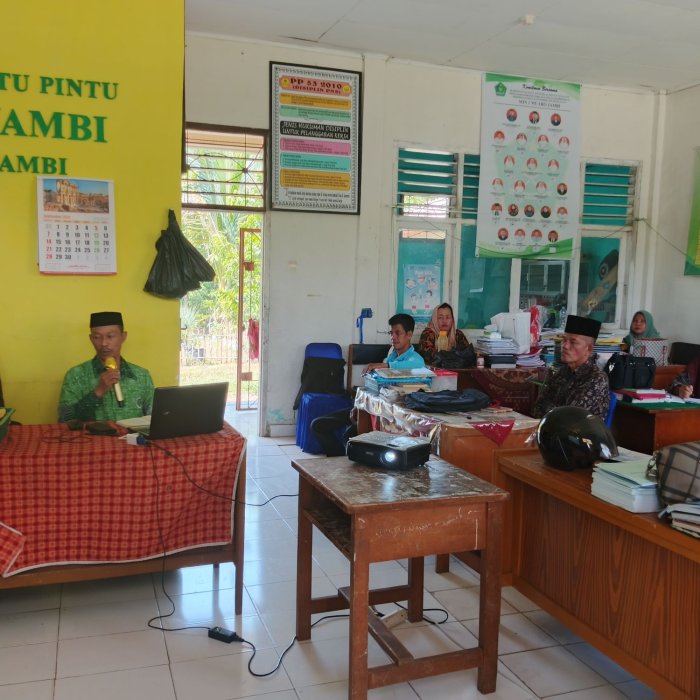 #Min 1 Muaro Jambi Rapat Koordinasi Bulanan Dipimpin Bapak Kepala Madrasah Lukman Edi