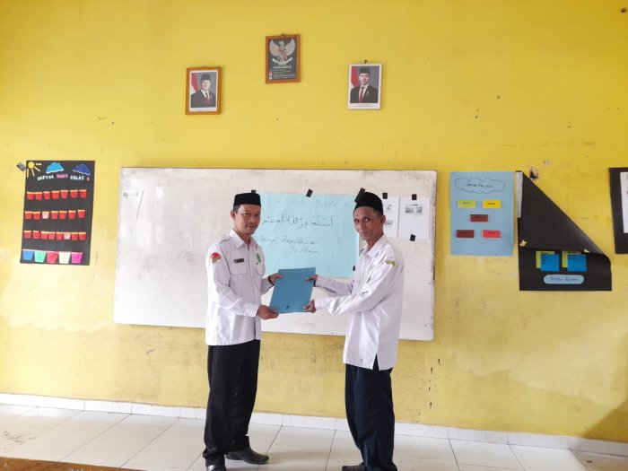 Min 1 Muaro Jambi Kegiatan Supervisi Bapak Ibu Majlis Guru di  Dinilai Kepala Madrasah Bapak Lukman Edi S.Pd.I