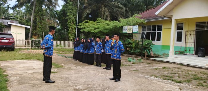 MIN Muaro Jambi Selasa 28 - 10 - 2025 Melaksanakan Apel Peringatan Hari Sumpah Pemuda MIN Muaro Jambi Selasa 28 - 10 - 2025 Melaksanakan Apel Peringatan Hari Sumpah Pemuda