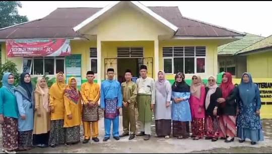Pakaian melayu dalam rangka HUT Muaro Jambi