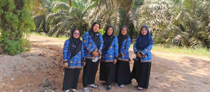 #Majlis Guru dan Staf MIN 1 Muaro Jambi Kunjungi Siswa Sakit