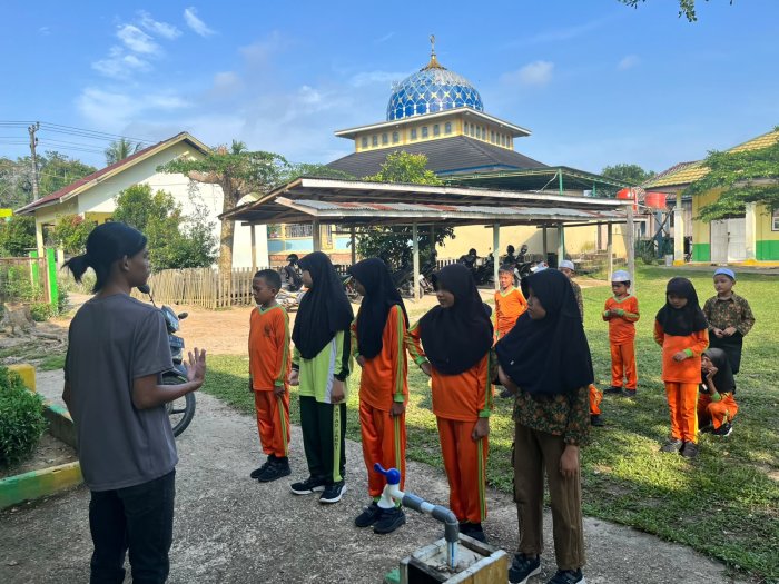 Mantapkan Kesiapan Persami, Siswa-Siswi MIN 1 Muaro Jambi Gelar Latihan LKBB Didampingi Pembina Mantapkan Kesiapan Persami, Siswa-Siswi MIN 1 Muaro Jambi Gelar Latihan LKBB Didampingi Pembina
