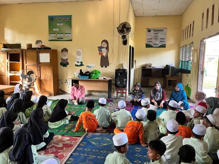 Bidikan Kamera Humas Rekam Kekhidmatan Siswa-Siswi MIN 1 Muaro Jambi Ikuti Yasinan Bersama