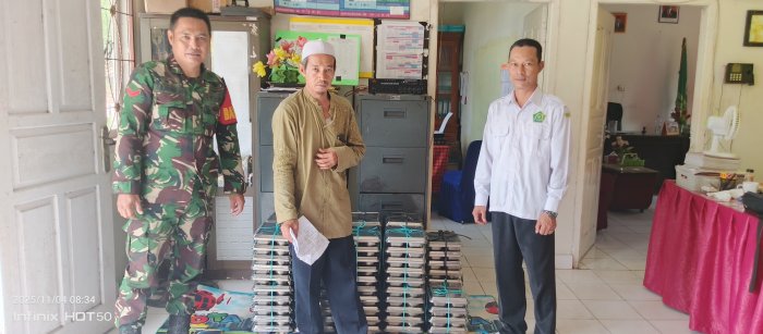 Hari Kedua Program Makan Bergizi Gratis di MIN 1 Muaro Jambi Hari Kedua Program Makan Bergizi Gratis di MIN 1 Muaro Jambi
