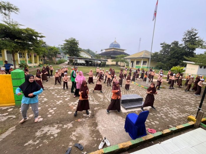 Kompak dan Sehat! Intip Keseruan Senam Pagi Siswa-Siswi MIN 1 Muaro Jambi  Bersama Majlis Guru Staf