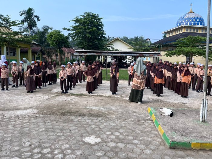 Lantunan Ayat Suci Menggema, Syahdunya Apel Pagi Rabu dalam Bingkai Kurikulum Berbasis Cinta