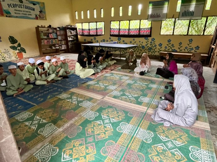 Momen Khidmat Doa Bersama Siswa Kelas 6 MIN 1 Muaro Jambi Sebelum Mulai Ujian