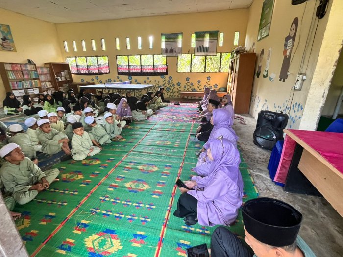 dipimpin Kepala MIN 1 muaro jambi siswa siswi khidmat membaca surah yassin dipimpin Kepala MIN 1 muaro jambi siswa siswi khidmat membaca surah yassin