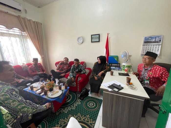 Kepala MIN 1 Muaro Jambi Hadiri Musyawarah Kerja Kepala Madrasah Negeri (MKKMN) Kepala MIN 1 Muaro Jambi Hadiri Musyawarah Kerja Kepala Madrasah Negeri (MKKMN)