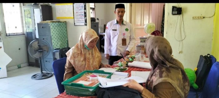 Imunisasi di Madrasah oleh pihak puskesmas kecamatan Maro Sebo Disambut Antusias Siswa