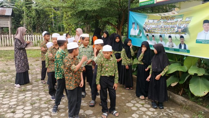 Siswa Siswi Ikuti Lomba Sambung Kata dalam Rangka Hari Guru