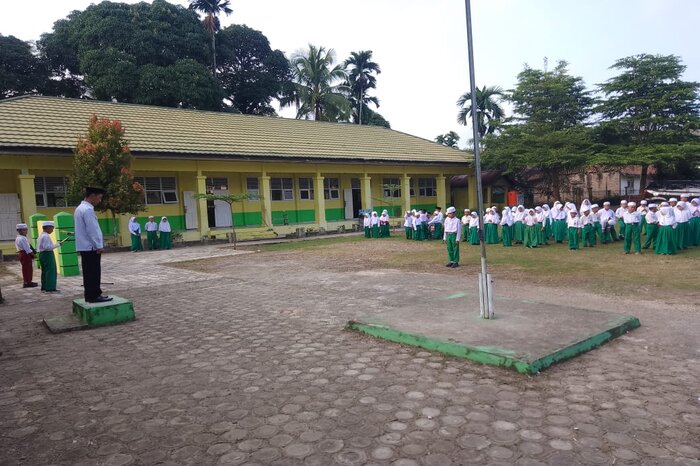 Kegiatan rutin setiap hari senin pagi