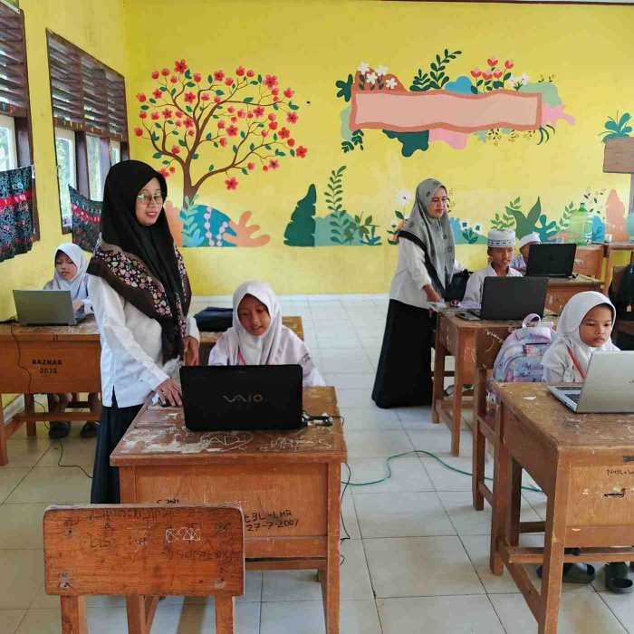 Simulasi ANBK Kelas V Didampingi Guru dan Staf Di Min 1 Muaro Jambi