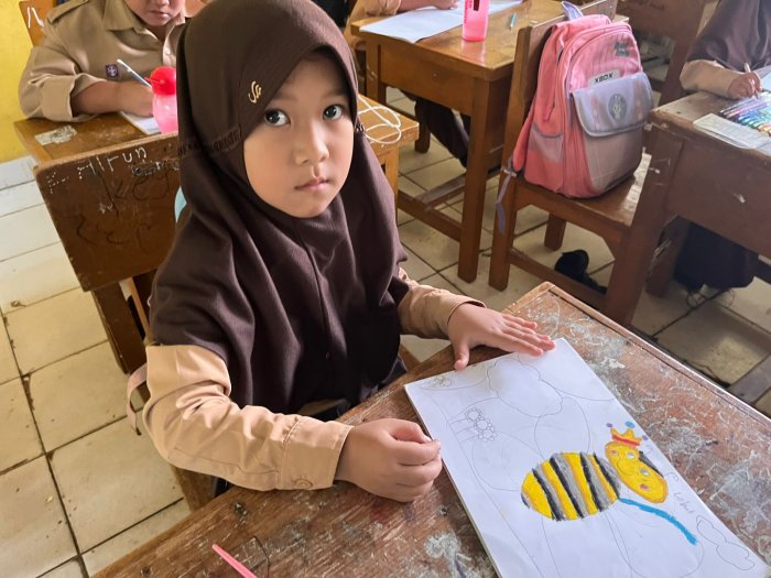 Potret Kreativitas Kelas 1 MIN 1 Muaro Jambi Saat Jam Menggambar