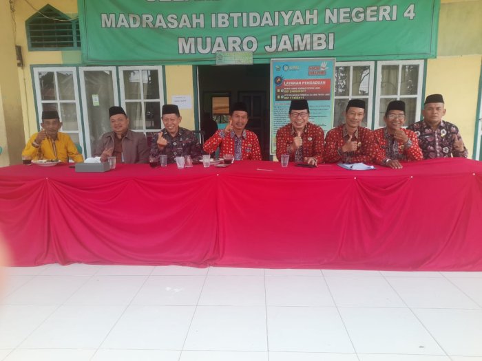 Siswa Siswi MIN 1Muaro Jambi Ikuti Lomba OMI Didampingi Kepala Madrasah Lukman Edi S.Pd.I Dan Majlis Guru Beserta Staf