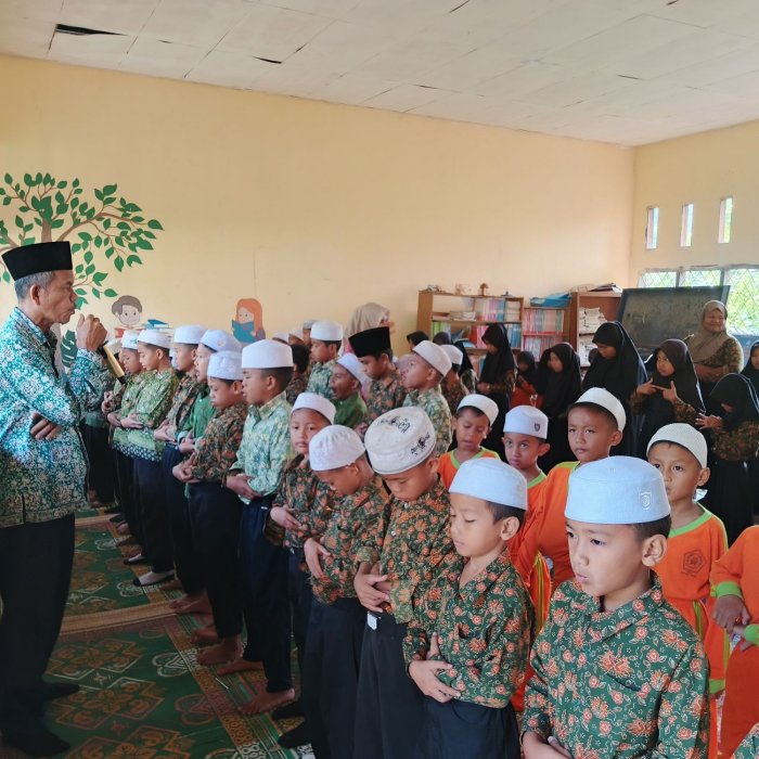 #Kegiatan Pembiasaan Praktek Salat Zuhur Dipandu Guru dan Staf Min 1 Muaro Jambi #Kegiatan Pembiasaan Praktek Salat Zuhur Dipandu Guru dan Staf Min 1 Muaro Jambi