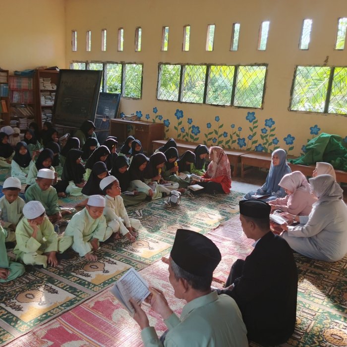 #Siswa Siswi MIN 1 Muaro Jambi Baca Surah Yasin Dan Doa Bersama