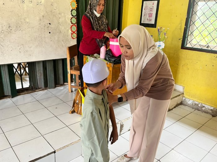 Antusiasme , Siswa-Siswi MIN 1 Muaro Jambi Ikuti Imunisasi BIAS Bersama Puskesmas Jambi Kecil Antusiasme , Siswa-Siswi MIN 1 Muaro Jambi Ikuti Imunisasi BIAS Bersama Puskesmas Jambi Kecil