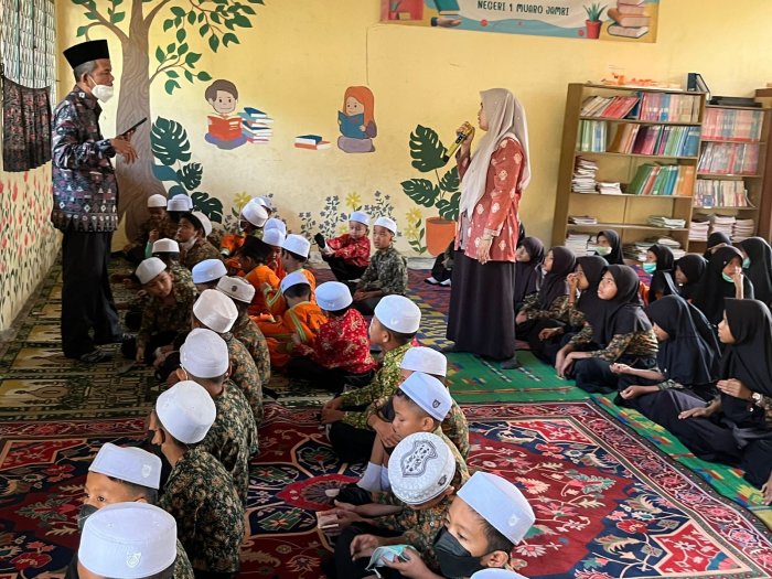 Siswa Siswi Min 1 Muaro Jambi Kembali Madrasah Usai Libur Kabut Asap Siswa Siswi Min 1 Muaro Jambi Kembali Madrasah Usai Libur Kabut Asap