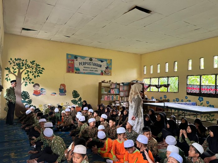 Sempurnakan Rukun Sholat: Siswa MIN 1 Muaro Perdalam Bacaan Niat dan Tata Cara Duduk Tahiyat