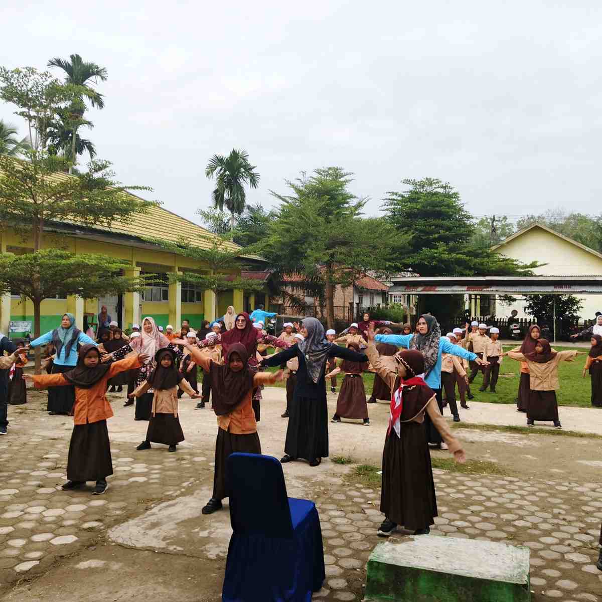 #RABU TGL 20 - 08 - 2025 KEGIATAN SENAM BERSAMA SISWA SISWI DI IKUTI MAJLIS GURU DAN STAF SISWA SISWI SANGAT ANTUSIAS MENGIKUTI