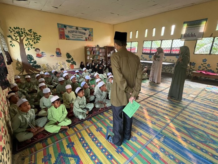 Hadapi Dampak Karhutla, Guru dan Siswa MIN 1 Muaro Jambi Panjatkan Doa Bersama di Perpustakaan Hadapi Dampak Karhutla, Guru dan Siswa MIN 1 Muaro Jambi Panjatkan Doa Bersama di Perpustakaan
