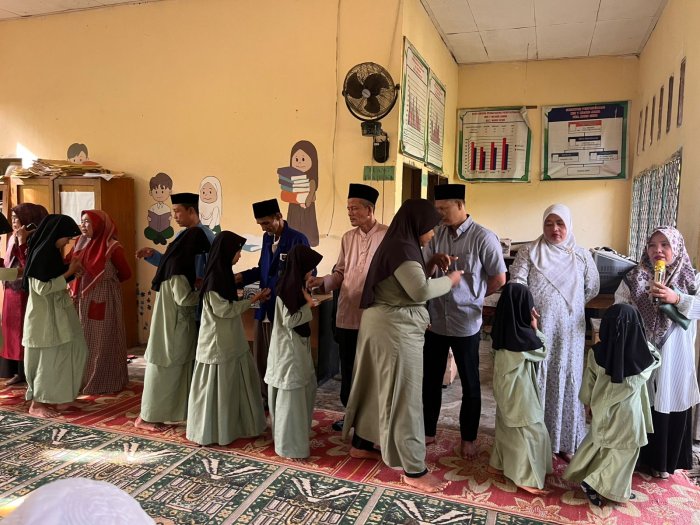 Awali Jumat dengan Keberkahan Siswa-Siswi Min 1 Muaro Jambi Khusyuk Baca Yasin Bersama Awali Jumat dengan Keberkahan Siswa-Siswi Min 1 Muaro Jambi Khusyuk Baca Yasin Bersama