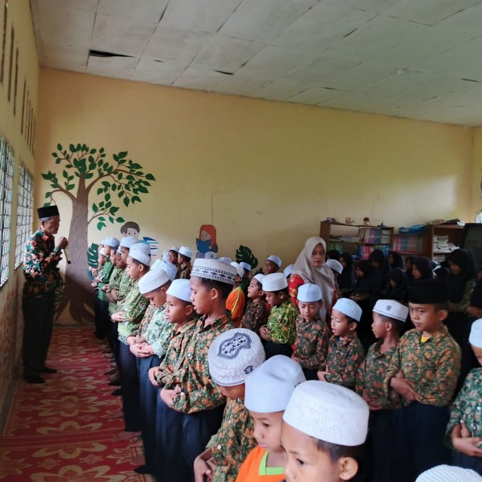 #Kamis 18-09-2025 Kegiatan Praktik Salat Zuhur Siswa Siswi Min 1 Muaro Jambi