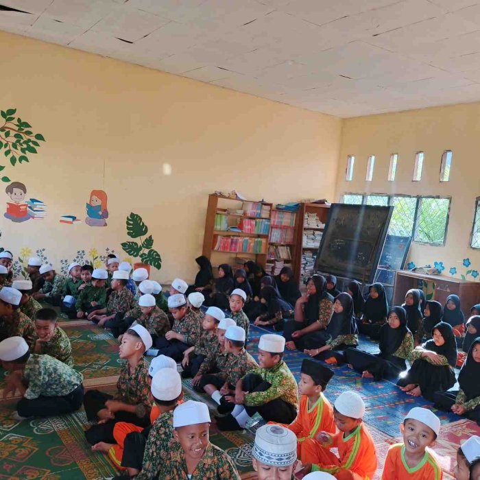 #Kegiatan Pembiasaan Praktek Sholat Subuh Bersama Majlis Guru dan Siswa di Madrasah #Kegiatan Pembiasaan Praktek Sholat Subuh Bersama Majlis Guru dan Siswa di Madrasah