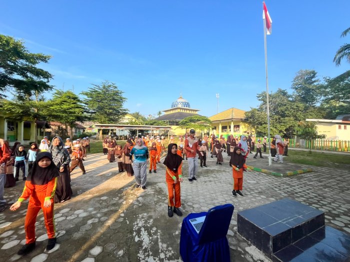 Pembiasaan Pagi Madrasah: Senam Sehat Pramuka Guna Jaga Stamina Siswa Sebelum Belajar Pembiasaan Pagi Madrasah: Senam Sehat Pramuka Guna Jaga Stamina Siswa Sebelum Belajar